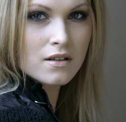 featured-eliza-taylor