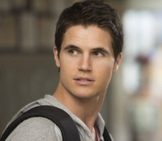 flash-robbie-amell