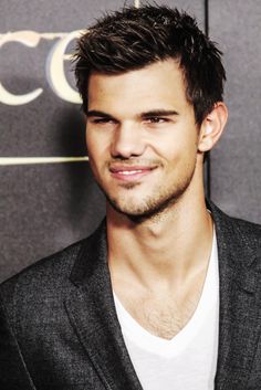 fox-scream-queens-taylor-lautner-2