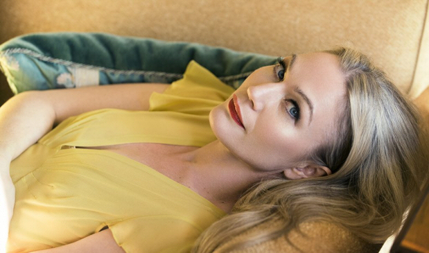 Exclusive: “Goliath” Actress Sarah Wynter Discusses Her Favorite Shows & Working On A “Binge” Series