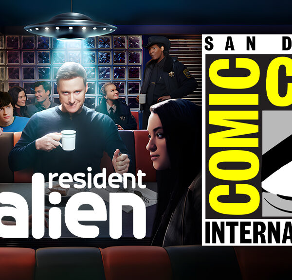 sdcc-2025-syfy-resident-alien-san-diego-comic-con-panel-details-chris-sheridan-and-stars-alan-tudyk-sara-tomko-corey-reynolds-alice-wetterlund