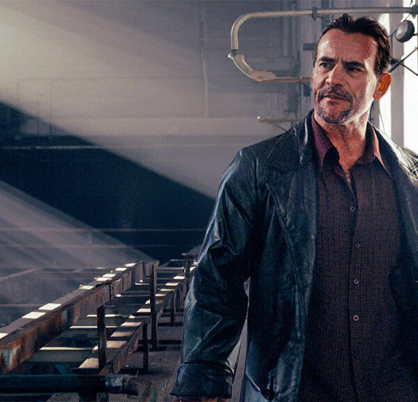 syfy-revival-cm-punk-phil-brooks-romy-weltman-fight-scene-reviver