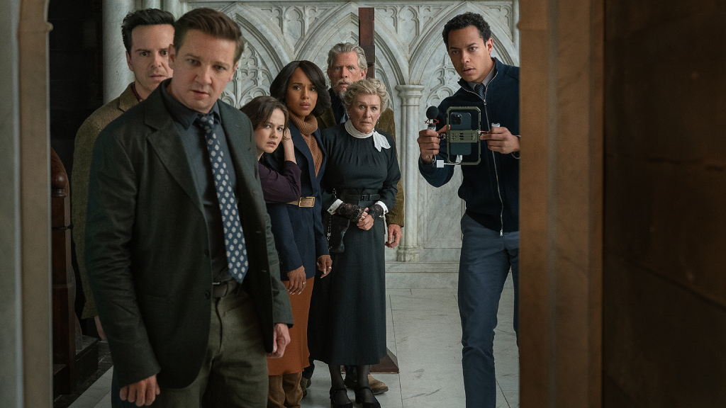 netflix-knives-out-wake-up-dead-man-review-daniel-craig